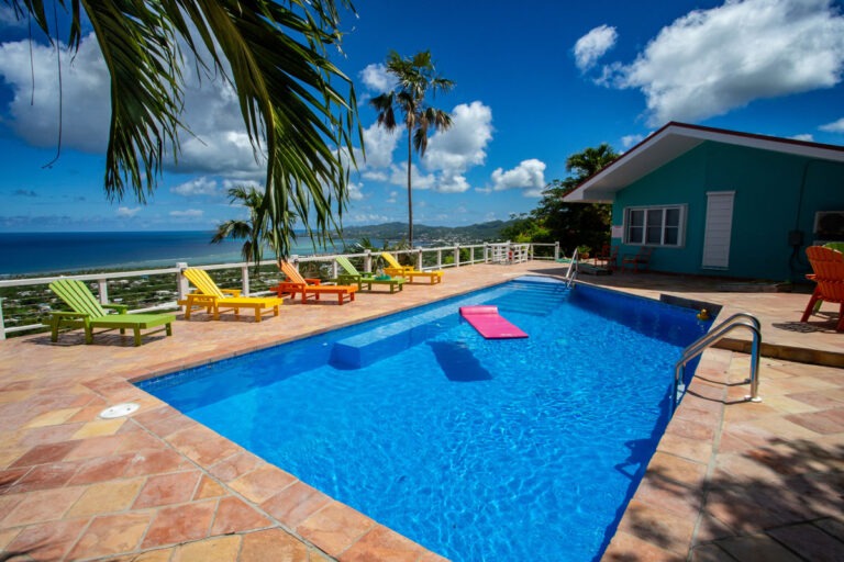 casa de vista new pool oct 2023 with pink float