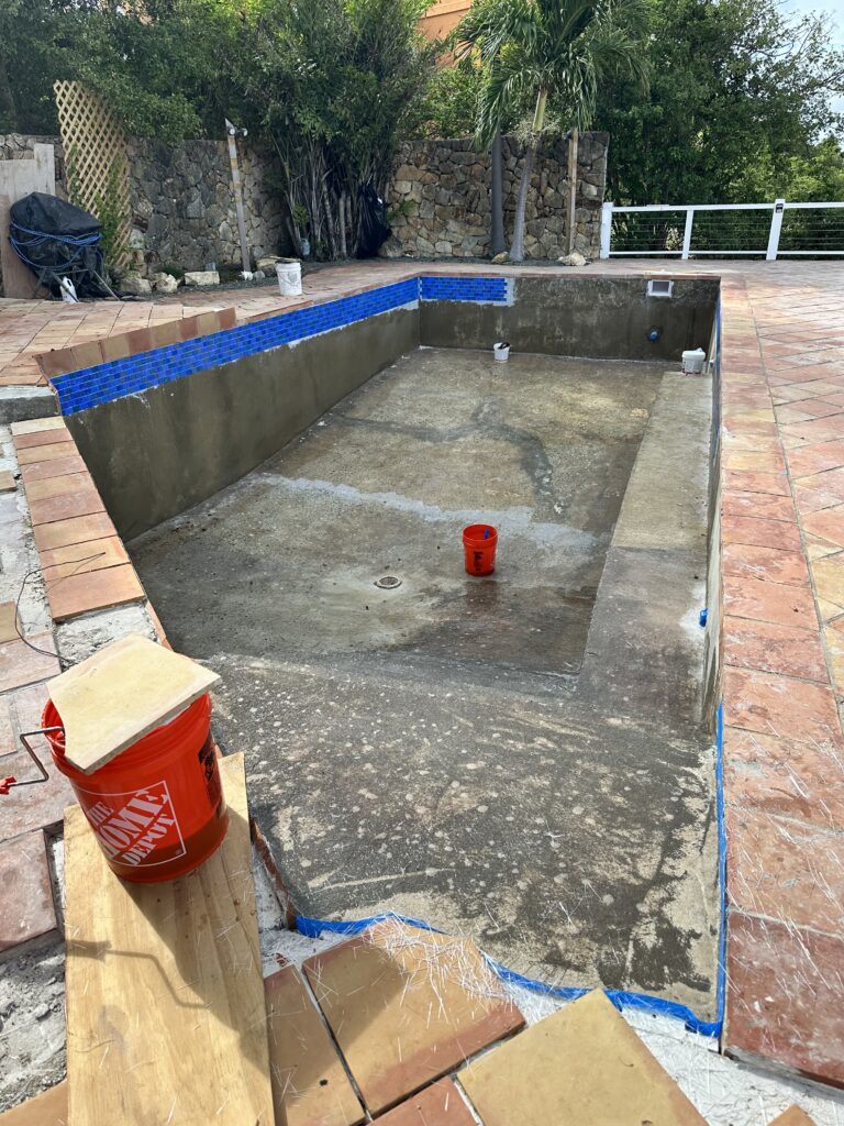 Pool fiberglass layers complete